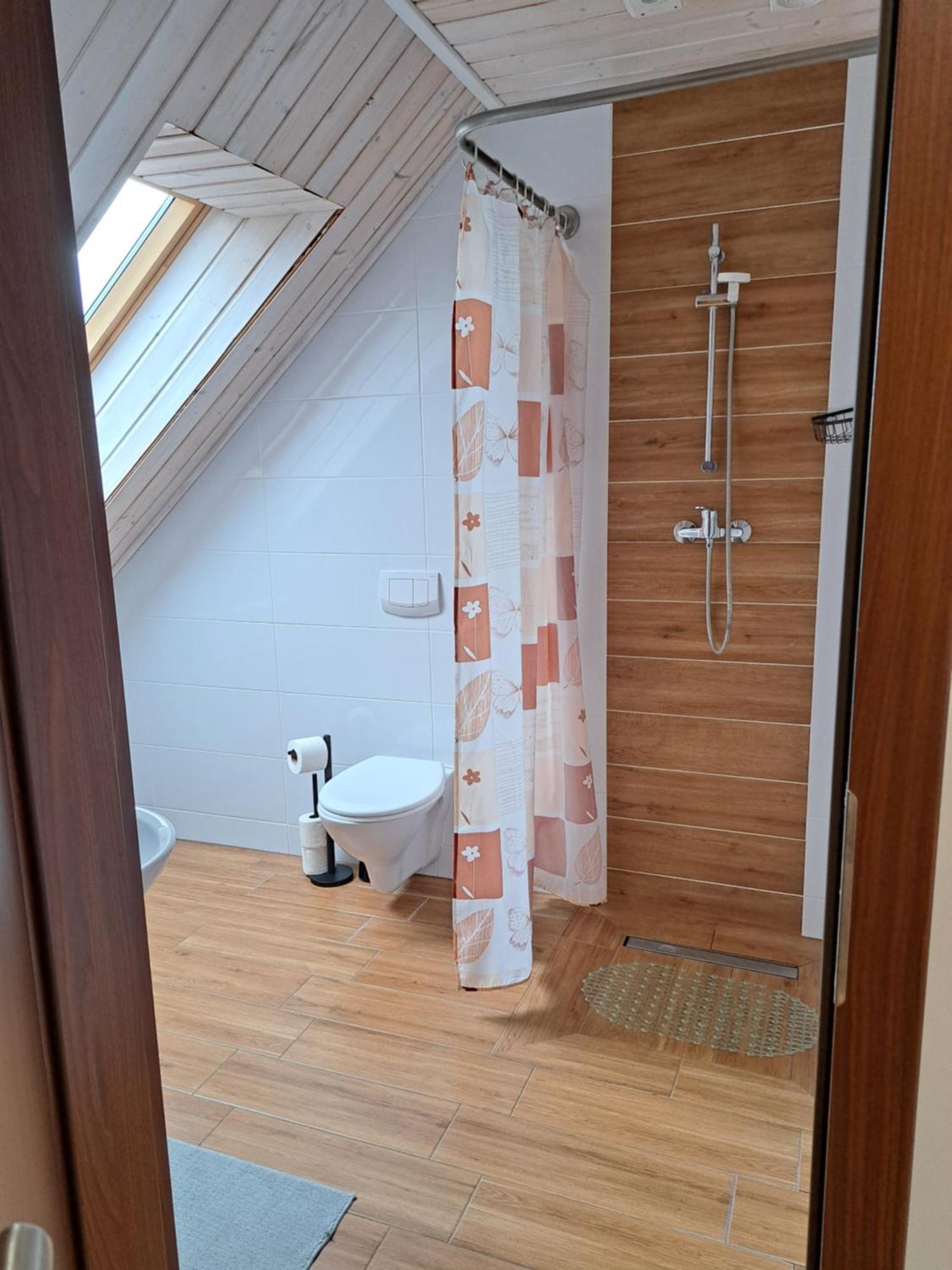 Pod Modrzewiem Powidz (Slupca)