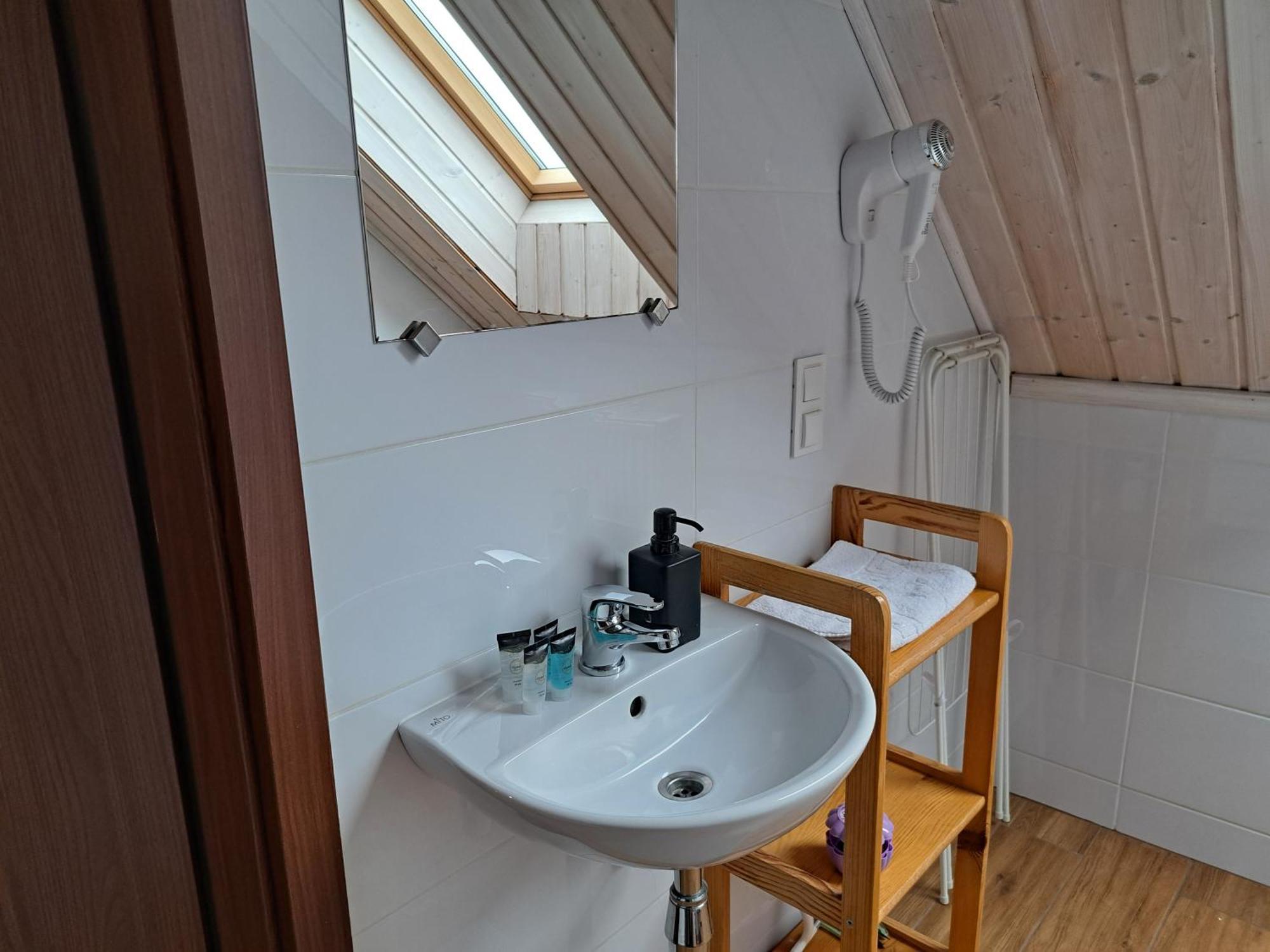 Pod Modrzewiem Powidz (Slupca)